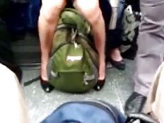 Juninci fete sexi nud în metroul din londra
