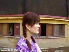 Poze cu fete tineri în public