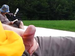 Pizde imagini teaser-bunica in parc