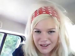 Blonde sexi poze blonda se masturbeaza in masina