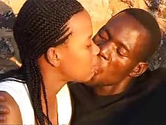Acest fete dezbracate africane amatori 2
